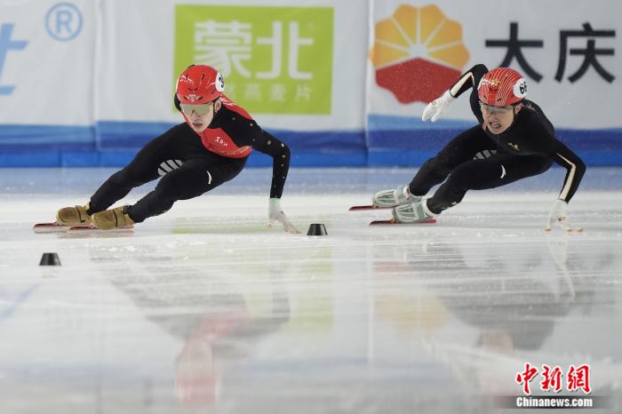 山东队在十四冬短道速滑2000米混合团体接力A组决