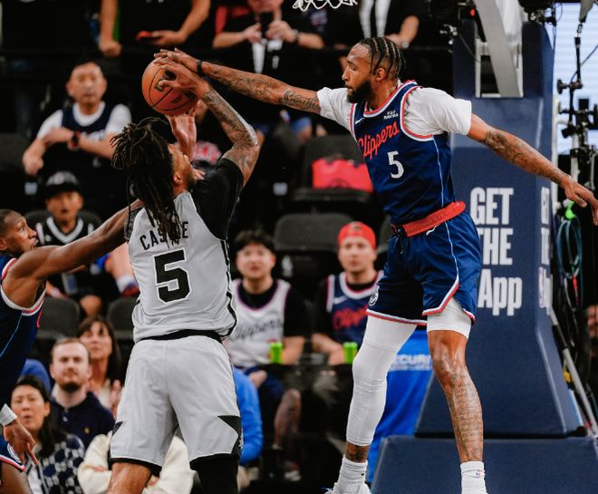 快船半场被马刺逆转，伦纳德缺席成关键因素