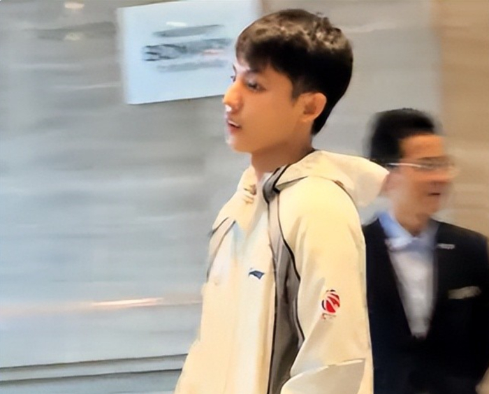 广东队惨败上海队 防守崩盘致篮板遭碾压 徐杰情