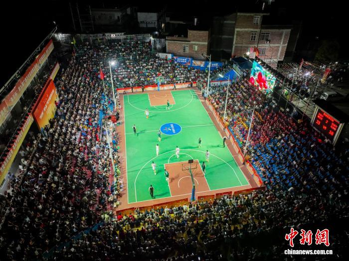 广西万村篮球赛总决赛玉林开赛 14支乡村冠军队