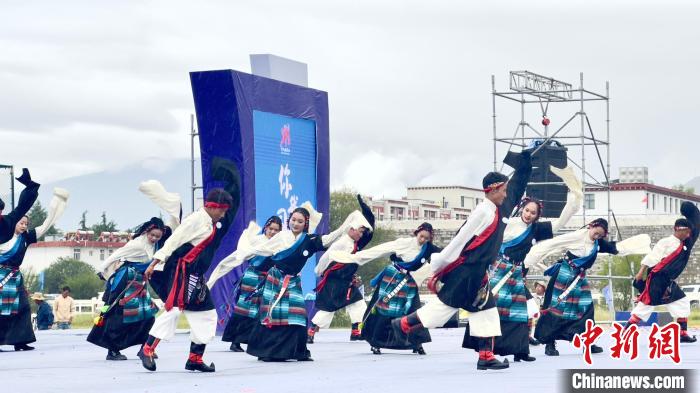 西藏自治区全民健身日启动：在拉萨设响箭、打