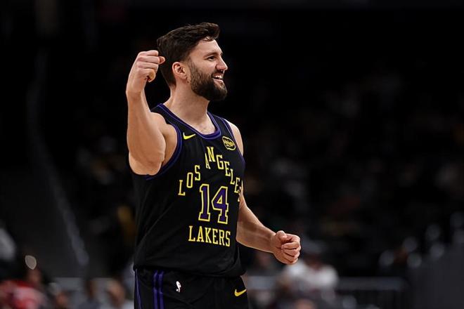 湖人轻取勇士却陷替补中锋困境 克勒贝尔表现低