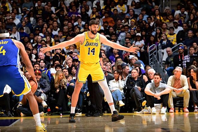 湖人轻取勇士却陷替补中锋困境 克勒贝尔表现低