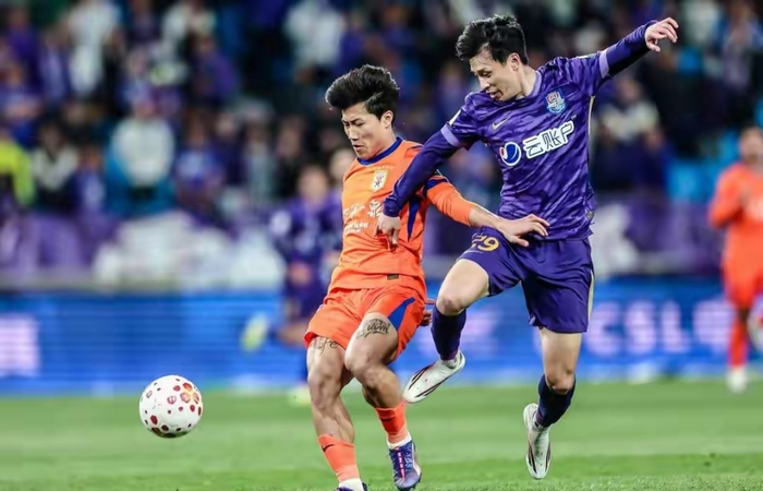 中超津门虎主场惨败山东泰山 裁判争议判罚引球